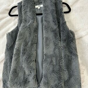 BB DAKOTA Jack Gray Faux Fur Vest